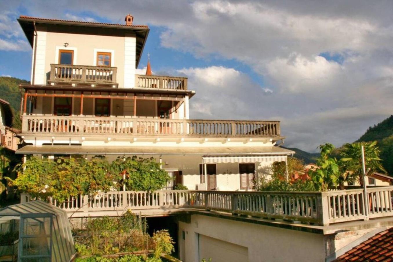 Stylish Penthouse With Large Terrace Apartment Most Na Soci Exterior photo